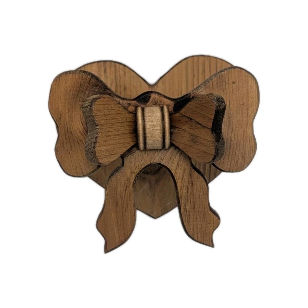 Oak Wooden Bow Heart Pattern Wall Mounted Quilt Holder, 10.75 In Vintage